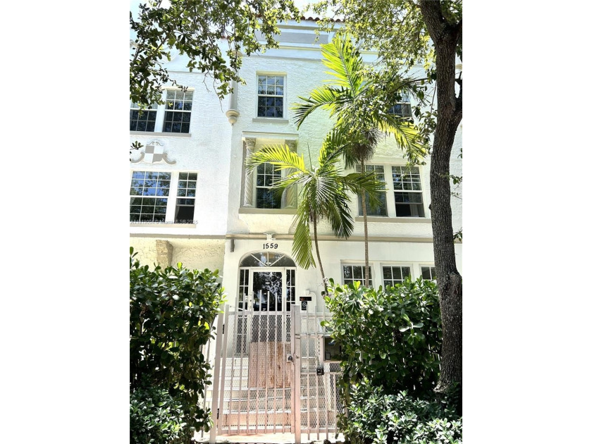 In the heart of Miami Beach. Bright and airy 2-bedroom, 1 bath - - Beach Condo for sale in Miami Beach, Florida on Beachhouse.com