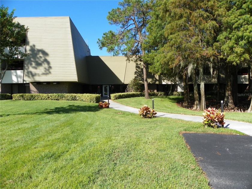 One Bedroom *B* Unit-Enjoy gorgeous views of the Lake Innisbrook - Beach Condo for sale in Palm Harbor, Florida on Beachhouse.com