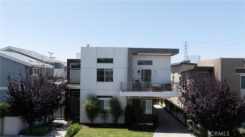 Presented by Rahul & Surbhi Bhagat, The Bhagat Group, Exp Realty - Beach Townhome/Townhouse for sale in Redondo Beach, California on Beachhouse.com