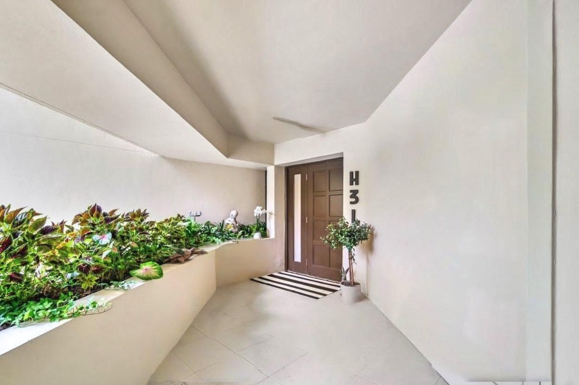 Discover your dream waterfront retreat in the exclusive - Beach Condo for sale in North Palm Beach, Florida on Beachhouse.com