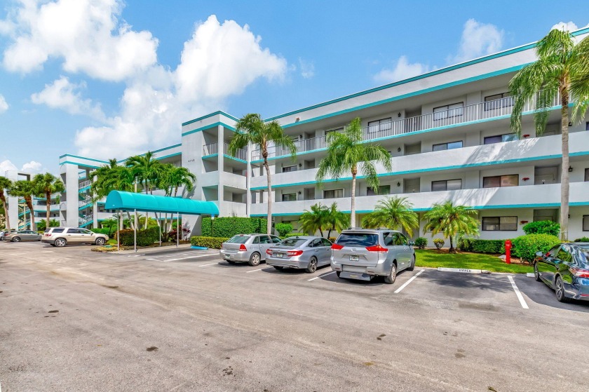 Welcome to this charming 2 bed 2 bath condo located on the top - Beach Condo for sale in Lake Worth, Florida on Beachhouse.com