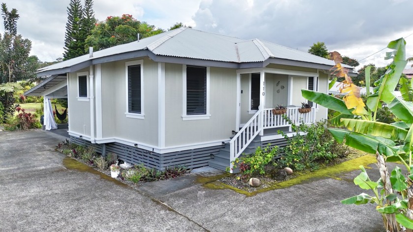 Charming 1934 plantation-style home with lush landscaping in - Beach Home for sale in Hilo, Hawaii on Beachhouse.com