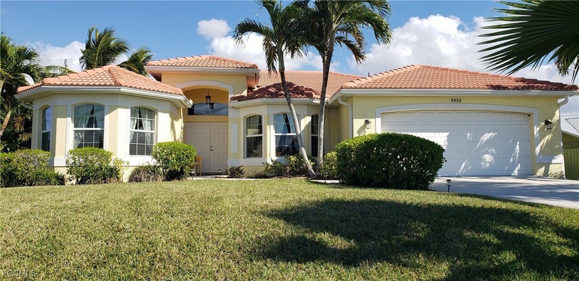 METICULOUS MAINTAINED POOL HOME. FURNISHED with 3bed, 2 bath and - Beach Home for sale in Cape Coral, Florida on Beachhouse.com