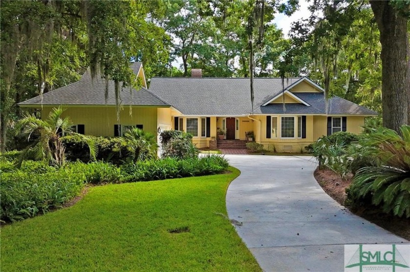 Beautiful one story with bonus room centrally located to The - Beach Home for sale in Savannah, Georgia on Beachhouse.com