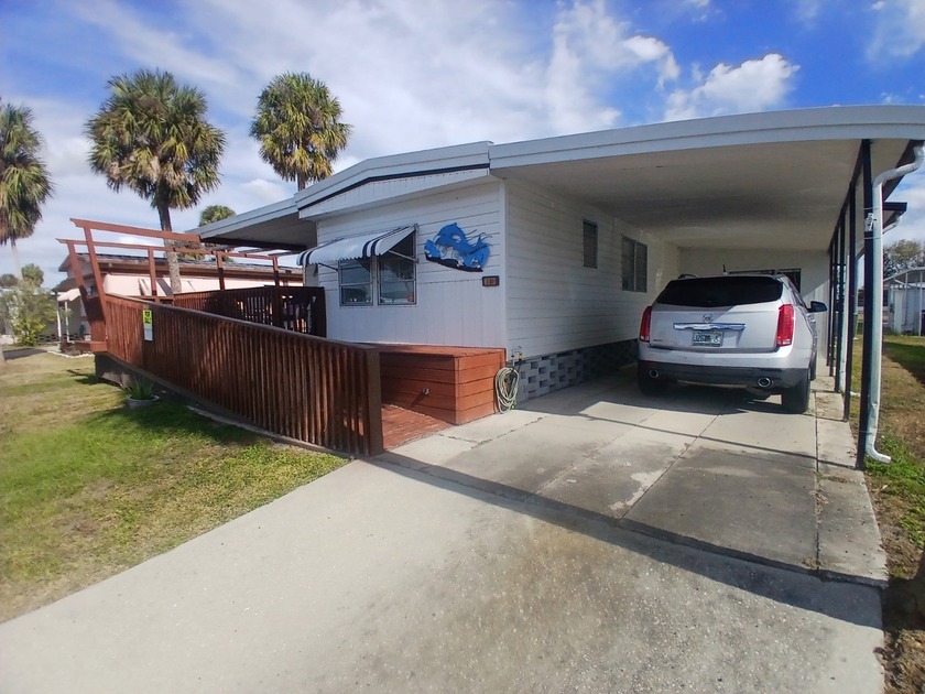 HANDICAP ACCESSIBLE ! Two bedroom, one bath mobile home offers - Beach Home for sale in Palmetto, Florida on Beachhouse.com