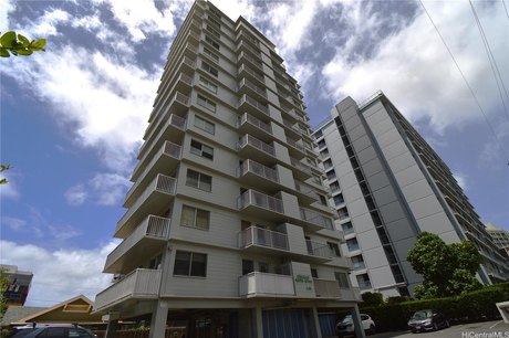 Rarely available 2 bedroom, 1.5 bathroom penthouse apartment in - Beach Condo for sale in Honolulu, Hawaii on Beachhouse.com