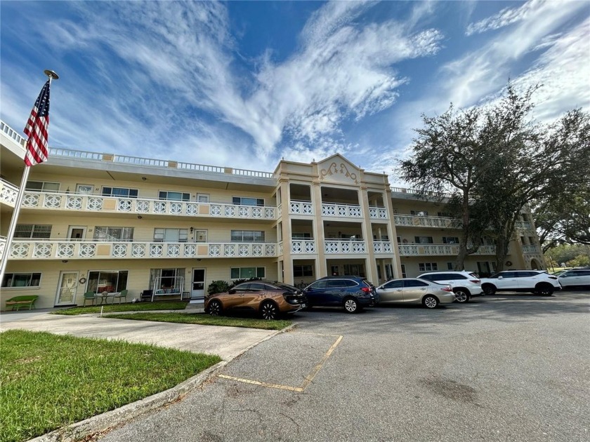 Welcome to paradise. This 1,400 sq ft, first floor, 2 bed/2 bath - Beach Condo for sale in Clearwater, Florida on Beachhouse.com