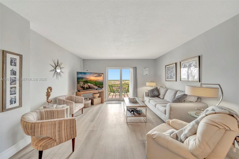 Penthouse-level, top-floor 2-bed, 2-bath with stunning skyline - Beach Condo for sale in Coral Springs, Florida on Beachhouse.com
