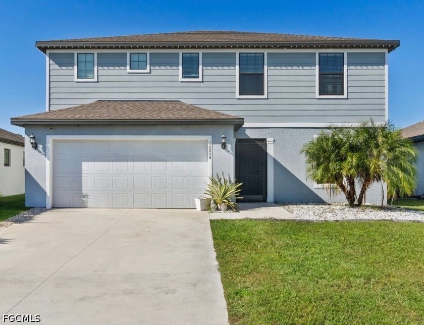 Enjoy vibrant sunsets and unbeatable convenience in this ideally - Beach Home for sale in North Fort Myers, Florida on Beachhouse.com