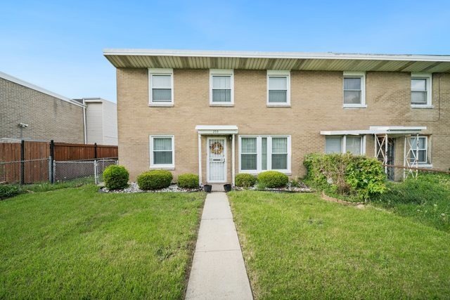 Vintage Charm Meets Urban Convenience! Discover this beautifully - Beach Townhome/Townhouse for sale in Chicago, Illinois on Beachhouse.com
