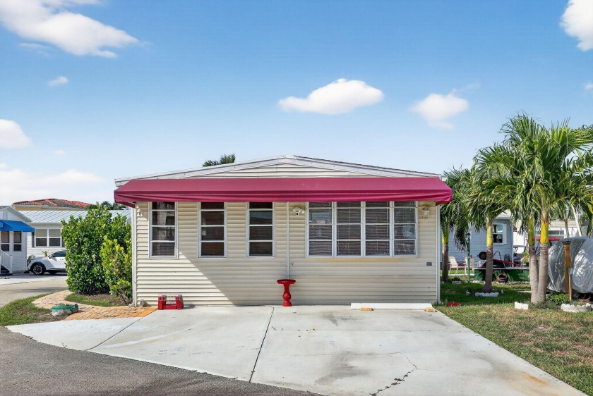 BEACH COTTAGE GEM! This beautifully updated 2-bedroom, 1.5-bath - Beach Home for sale in Jensen Beach, Florida on Beachhouse.com