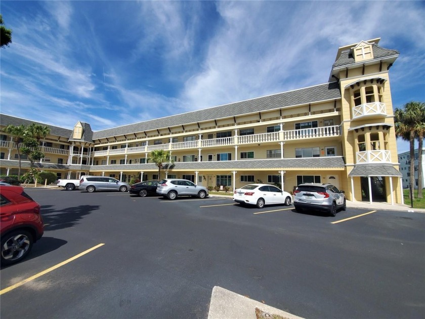 Step into this well maintained ground floor unit with Washer and - Beach Condo for sale in Clearwater, Florida on Beachhouse.com