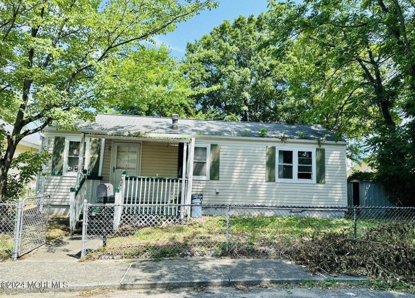 INVESTMENT OPPORTUNITY! Welcome to 1 Maplewood Ave. in the heart - Beach Home for sale in Keansburg, New Jersey on Beachhouse.com