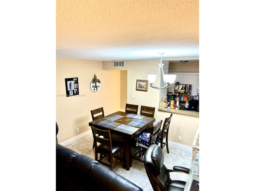 Beautiful 2 Bedroom, 2 Bathroom Condo conveniently located - Beach Condo for sale in Pompano Beach, Florida on Beachhouse.com