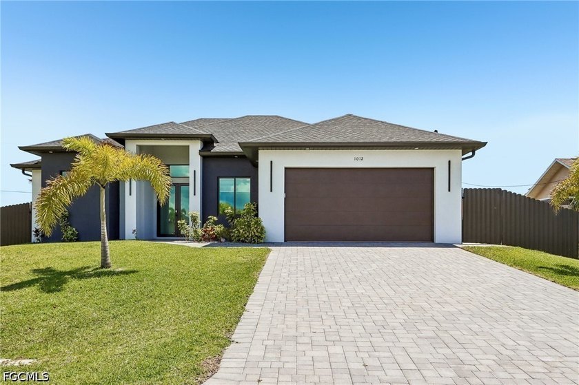 NO FLOOD INSURANCE REQUIRED!! 4 bedroom, 3 bathroom pool home - Beach Home for sale in Cape Coral, Florida on Beachhouse.com