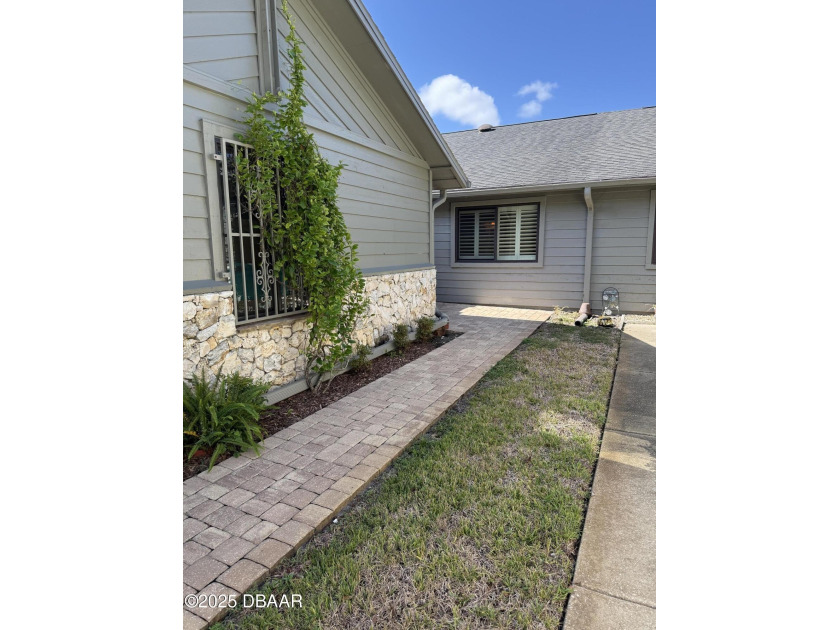 Beautiful updated townhome on the lake with a private dock - Beach Townhome/Townhouse for sale in Ormond Beach, Florida on Beachhouse.com