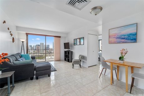 Welcome to this wonderful high floor, preferred B stack unit - Beach Condo for sale in Honolulu, Hawaii on Beachhouse.com