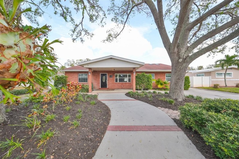 Fantastic Family Home
nestled on an expansive 1/3-acre estate - Beach Home for sale in St. Petersburg, Florida on Beachhouse.com