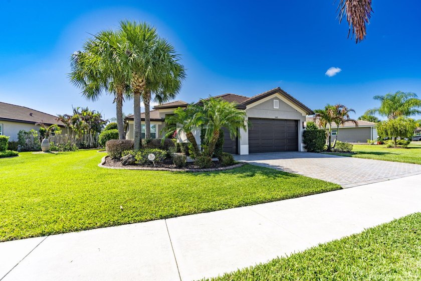 (Showing & Photos 4/25) Longview Lakefront Spacious 3bed/2 - Beach Home for sale in Port Saint Lucie, Florida on Beachhouse.com