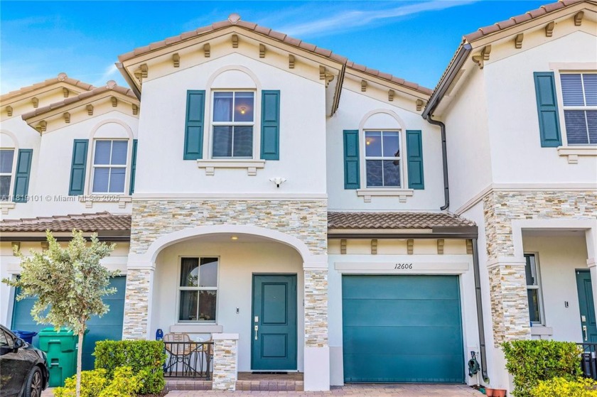 Lennar New Construction lakefront townhome in prime location! - Beach Townhome/Townhouse for sale in Miami, Florida on Beachhouse.com