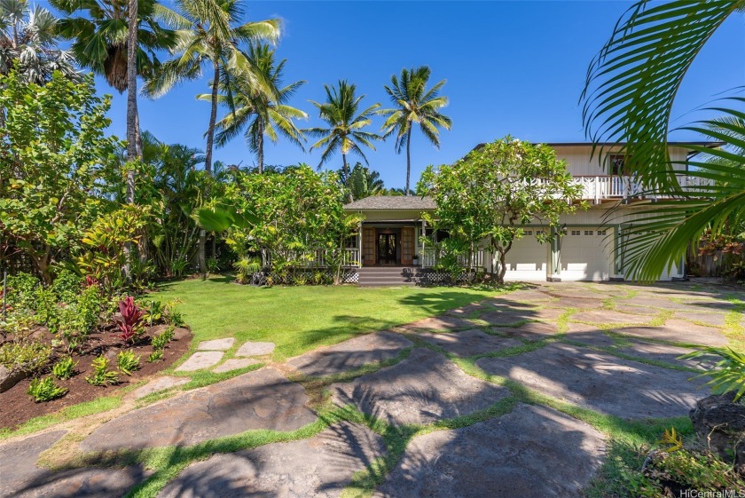 Situated only 4 homes off of Kailua Beach on a private lane this - Beach Home for sale in Kailua, Hawaii on Beachhouse.com