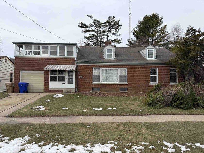 Brick Cape Cod home located across from Lake Michigan with water - Beach Home for sale in Kenosha, Wisconsin on Beachhouse.com