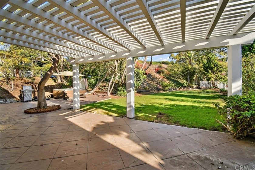 Welcome to this beautifully remodeled, spacious, light and - Beach Home for sale in Rancho Palos Verdes, California on Beachhouse.com