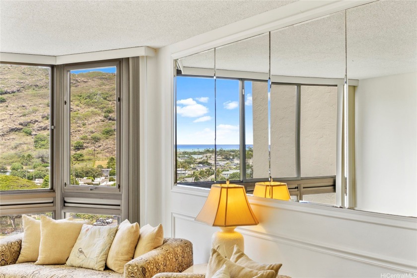 Enjoy stunning ocean and mountain views and tropical breezes - Beach Condo for sale in Honolulu, Hawaii on Beachhouse.com