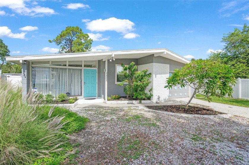 Live the best that the Florida lifestyle has to offer with this - Beach Home for sale in Sarasota, Florida on Beachhouse.com