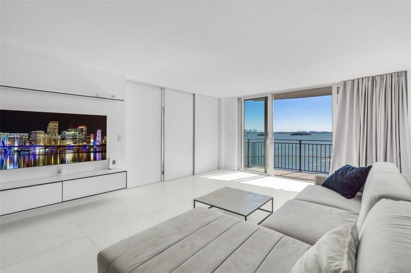 Fully renovated 2-bedroom, 2-bathroom condo with 1,042 square - Beach Condo for sale in Miami, Florida on Beachhouse.com