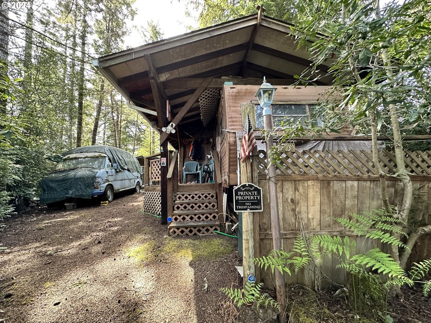 Escape to castaway cove! Excellent setting with privacy and - Beach Home for sale in Florence, Oregon on Beachhouse.com