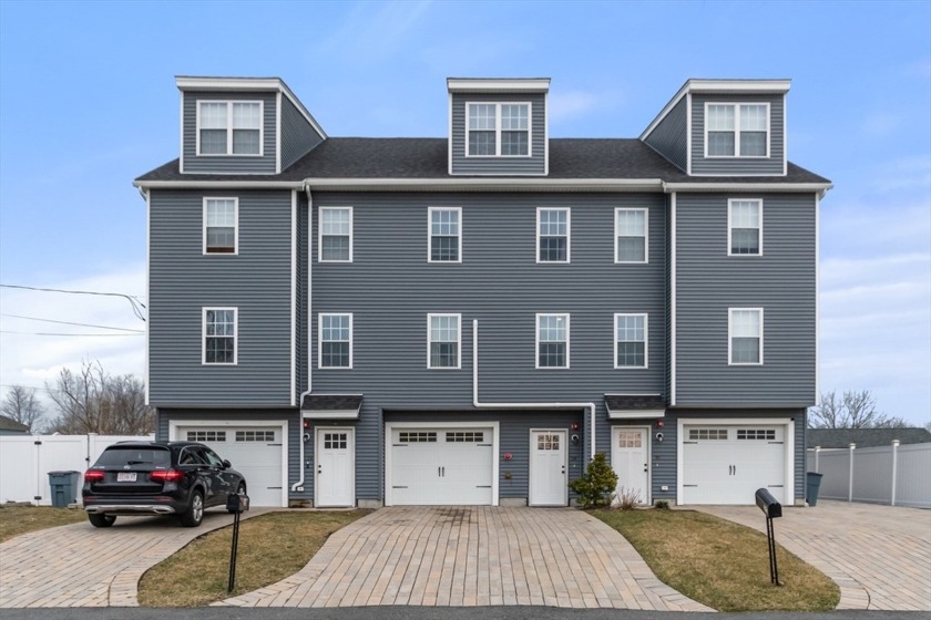 Move right into this luxurious townhome! This stunning four - Beach Condo for sale in Saugus, Massachusetts on Beachhouse.com