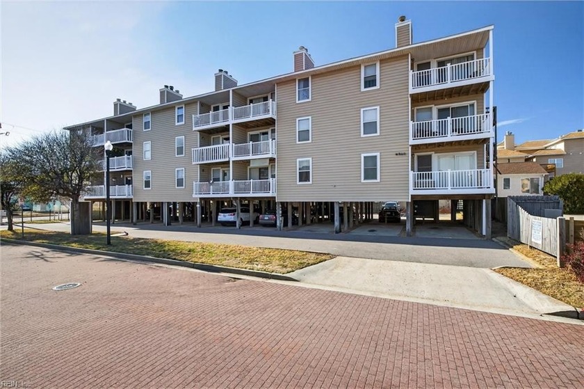 Darling 2BR/2BA condo just half a block to the beach or Bay Oaks - Beach Condo for sale in Norfolk, Virginia on Beachhouse.com