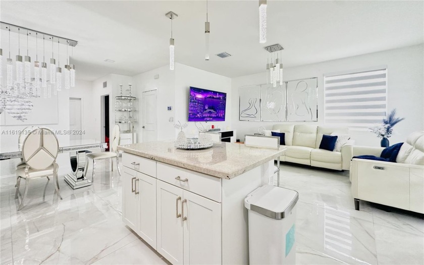 Adorable and completely RENOVATED. This stunning corner - Beach Townhome/Townhouse for sale in Homestead, Florida on Beachhouse.com