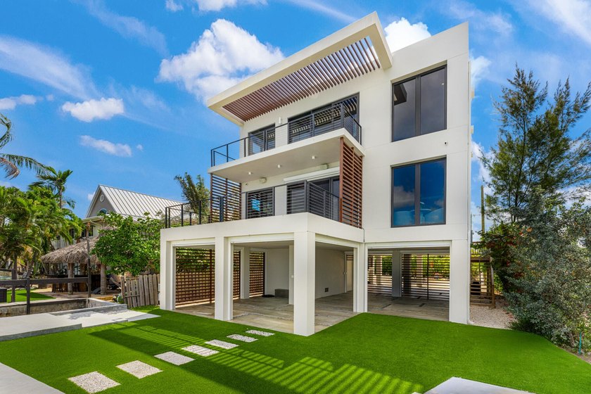 Introducing a remarkable modern bayfront residence in Key Largo - Beach Home for sale in Key Largo, Florida on Beachhouse.com