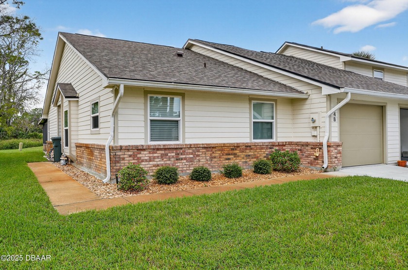 ***Motivated Seller*** Discover this end-unit 2-bedroom, 2-bath - Beach Condo for sale in Daytona Beach, Florida on Beachhouse.com