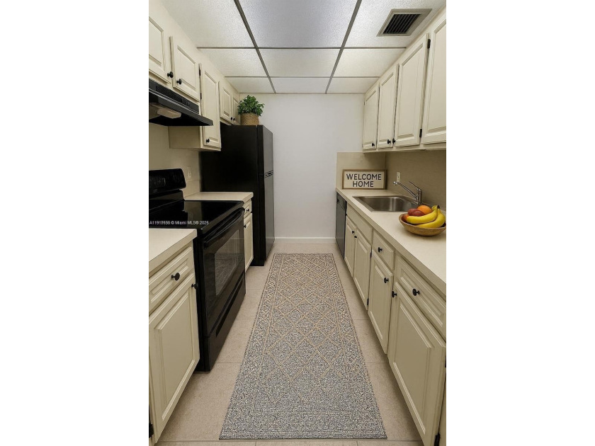 HOPA! PROPERTY IS READY FOR YOU! Beautiful first-floor 1 bed / 1 - Beach Condo for sale in Pembroke Pines, Florida on Beachhouse.com