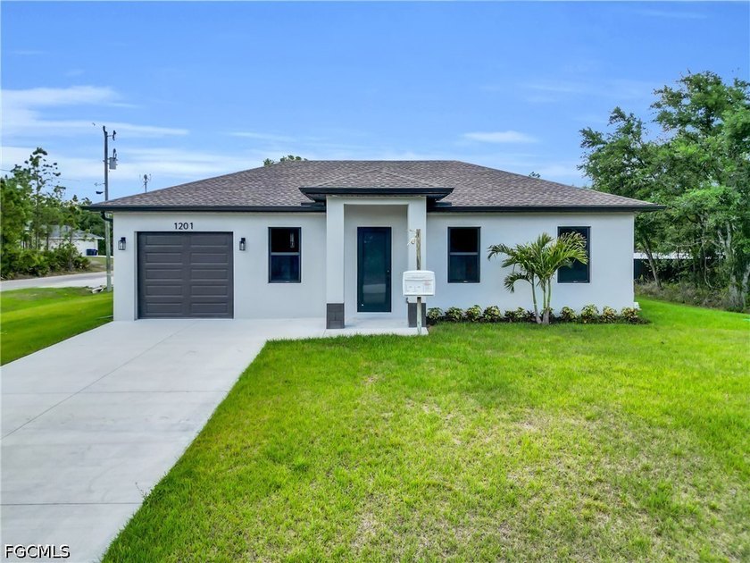 SELLER CONTRIBUTION AVAILABLE!!! Welcome to your Florida dream - Beach Home for sale in Lehigh Acres, Florida on Beachhouse.com