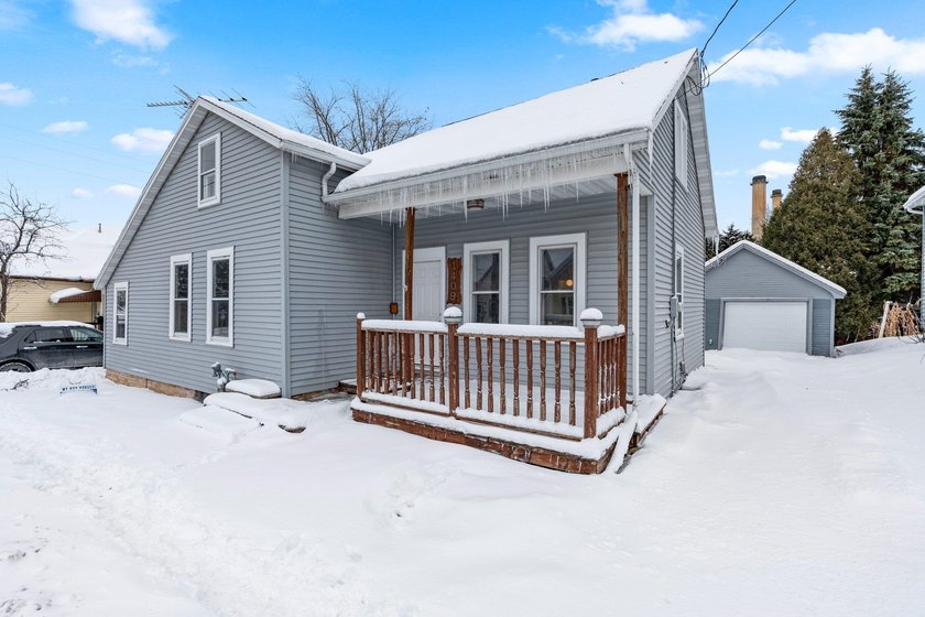 Check out this recently updated 1.5 story home in Manitowoc! - Beach Home for sale in Manitowoc, Wisconsin on Beachhouse.com
