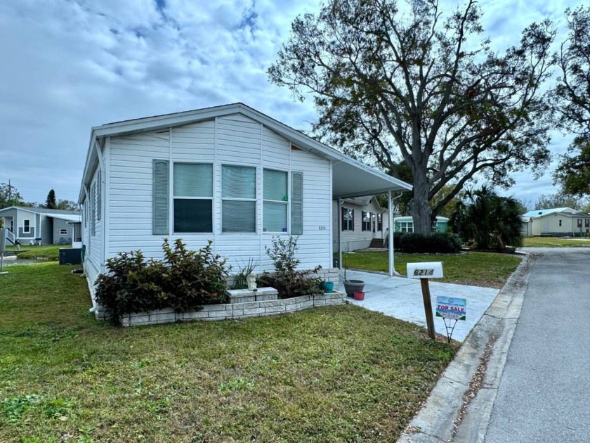 This property is located on leased land with a monthly lot rent - Beach Home for sale in Tampa, Florida on Beachhouse.com