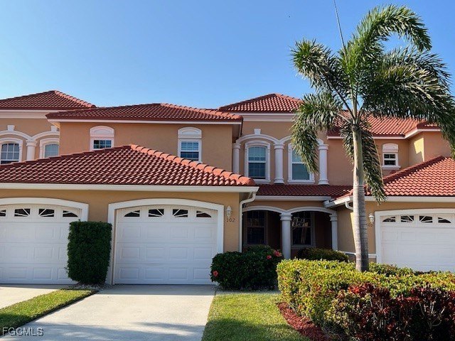 WELCOME TO YOUR NEW HOME with PEACEFUL AND SPECTACULAR LAKE & - Beach Condo for sale in Fort Myers, Florida on Beachhouse.com