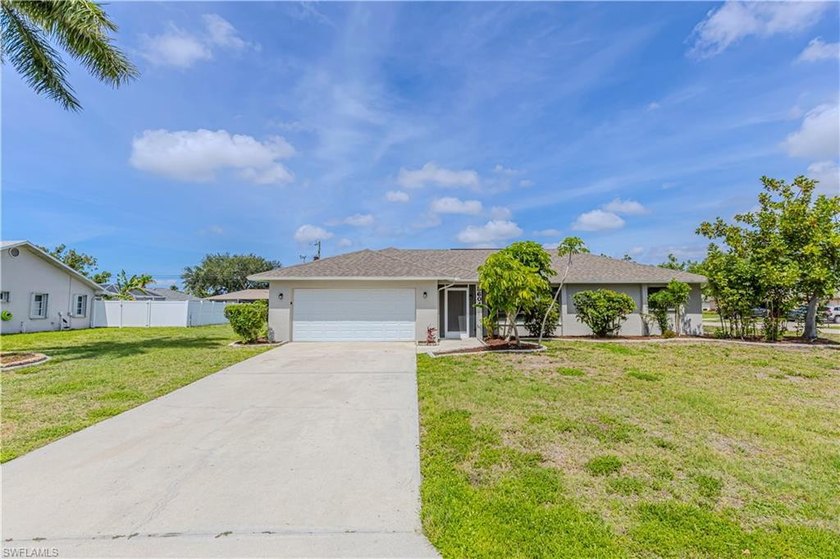 Welcome to sunny Cape Coral! This beautifully maintained 3 - Beach Home for sale in Cape Coral, Florida on Beachhouse.com