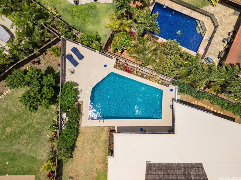 This could be the home you've dreamed about. So private yet - Beach Home for sale in Honolulu, Hawaii on Beachhouse.com