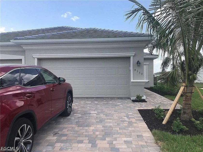 Welcome to this beautiful lakefront attached villa located in - Beach Home for sale in Fort Myers, Florida on Beachhouse.com