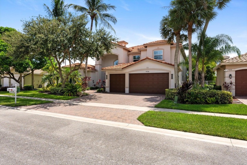 Welcome to paradise! This exquisite Mediterranean infinity pool - Beach Home for sale in Lake Worth, Florida on Beachhouse.com