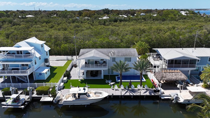Discover your slice of paradise in Key Largo with this - Beach Home for sale in Key Largo, Florida on Beachhouse.com