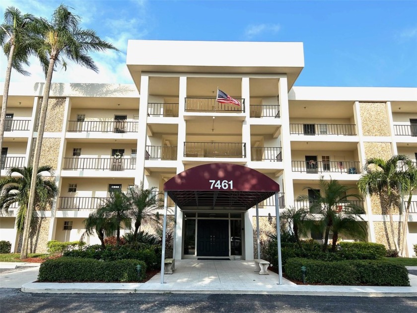 Welcome home to this beautifully updated 3-bedroom 4th-floor - Beach Condo for sale in Sarasota, Florida on Beachhouse.com