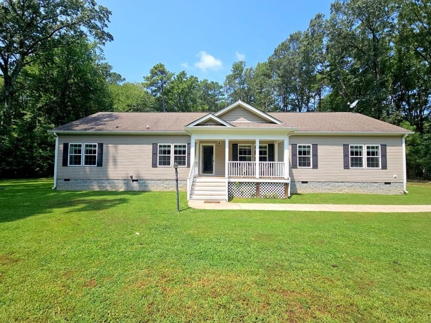 Spacious and excellently maintained 4-bedroom, 2.5-bath home on - Beach Home for sale in Reedville, Virginia on Beachhouse.com