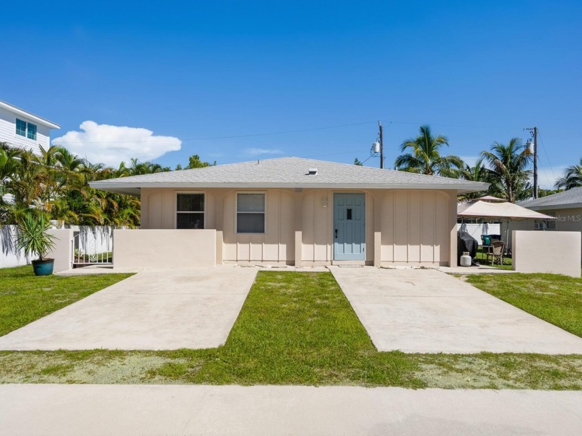 Anna Maria Island, Holmes Beach duplex - awesome location in the - Beach Townhome/Townhouse for sale in Bradenton Beach, Florida on Beachhouse.com