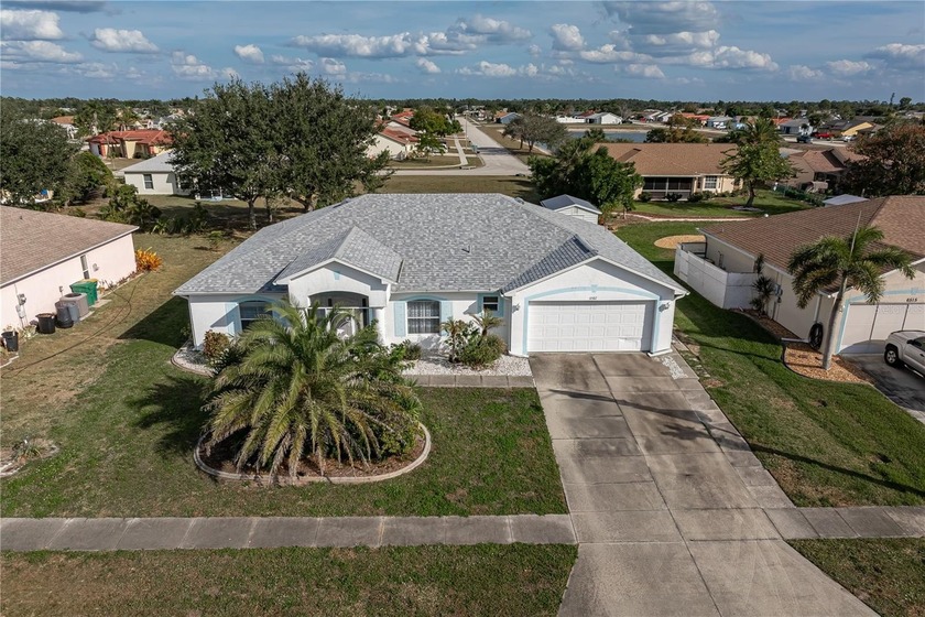 **TURNKEY** MOVE-IN READY HOME IN GARDENS OF GULF COVE - Located - Beach Home for sale in Port Charlotte, Florida on Beachhouse.com
